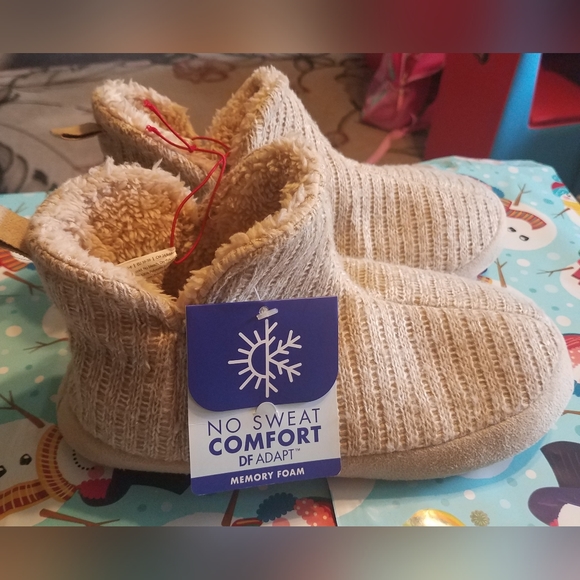 dearfoams Shoes - NWT Dearfoam Slippers Size 7-8